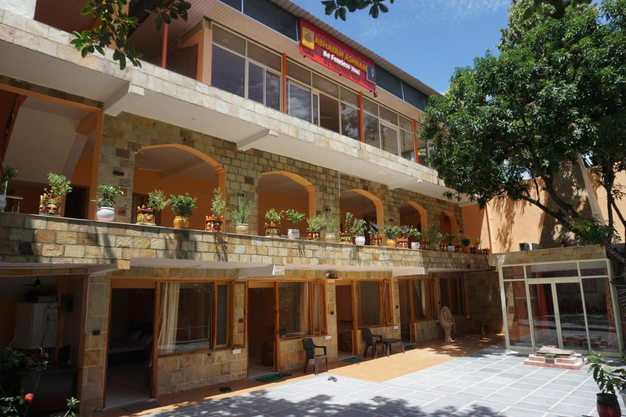 Abhayam Ashram Hotel Risikés Kültér fotó