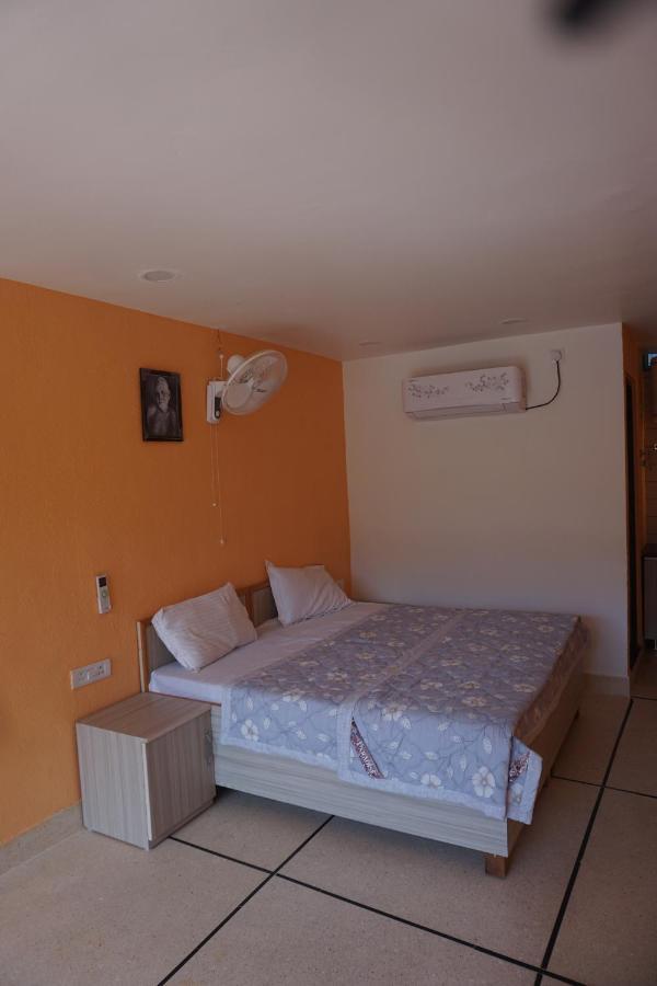 Abhayam Ashram Hotel Risikés Kültér fotó