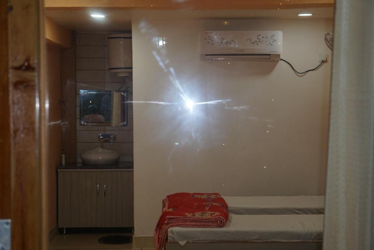 Abhayam Ashram Hotel Risikés Kültér fotó